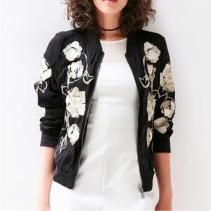 UO Kimchi Blue Molly Floral Embroidery Bomber Jacket Size Small NWT